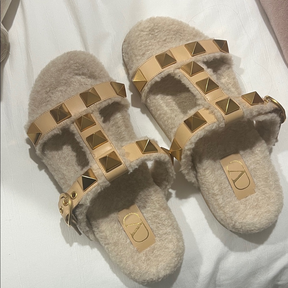 Valentino Beige Fuzzy Sandals